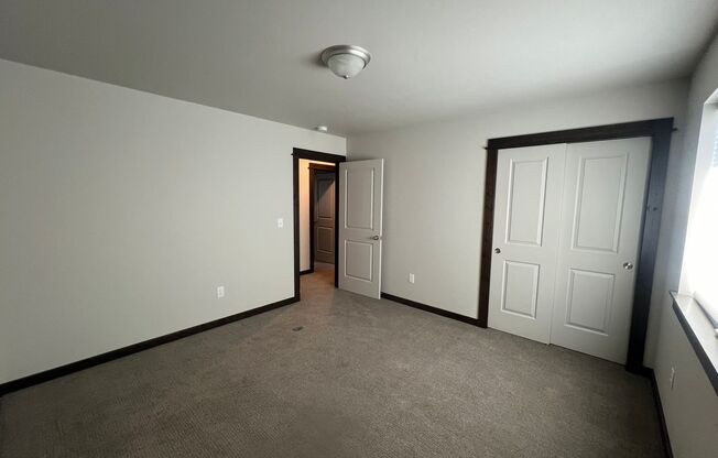 3 beds, 2.5 baths, $2,800, Unit # C