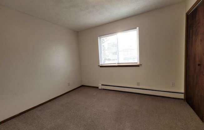 Great Marion Location. 2 bedroom 1 bath, heat and water paid