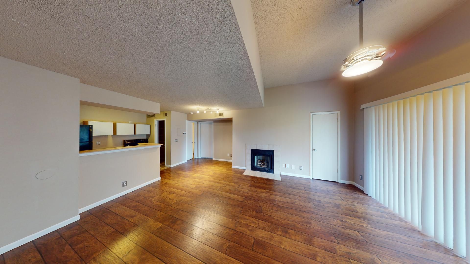 1 BR 1 BA Condo    LAKEWOOD PARK