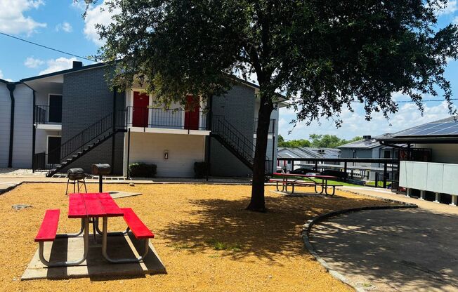 1 bed, 1 bath, 700 sqft, $1,250, Unit 2021