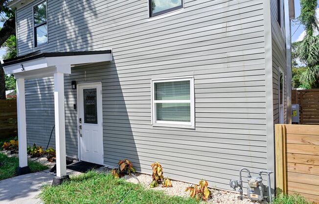 205 W Frances