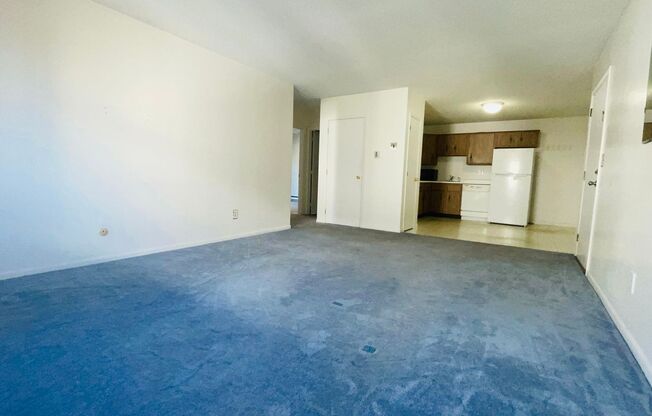 2 beds, 1 bath, 826 sqft, $2,085, Unit #11, 250 Nesmith St