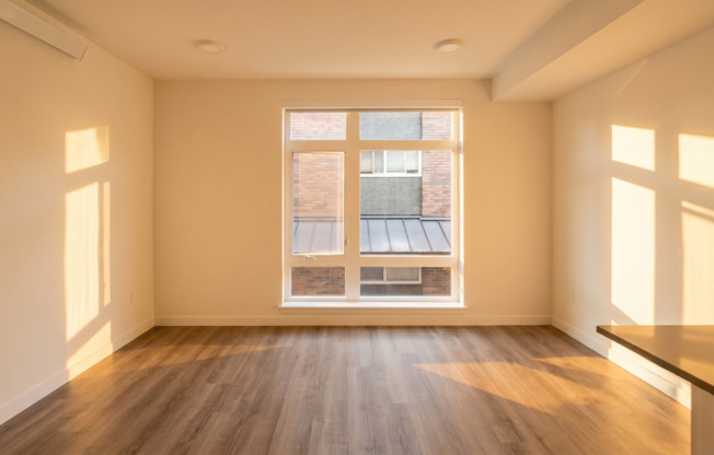 Studio, 1 bath, 437 sqft, $1,602, Unit 307