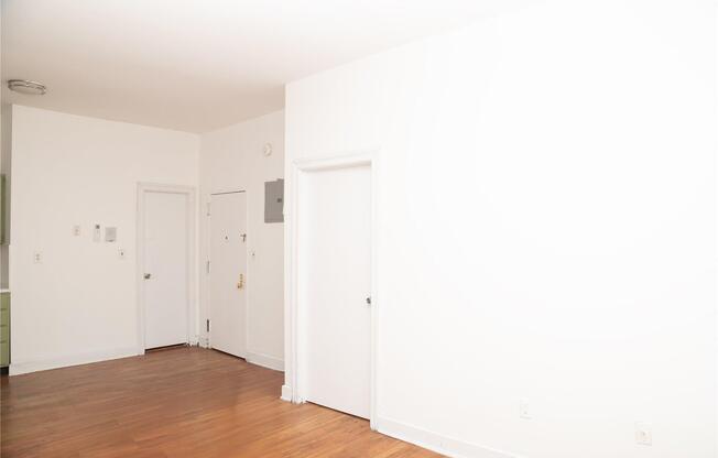 1 bed, 1 bath, $2,600, Unit 1F