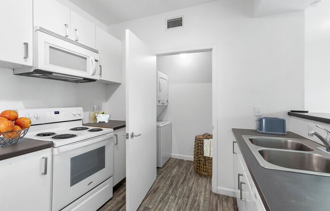 1 bed, 1 bath, 671 sqft, $920, Unit 133