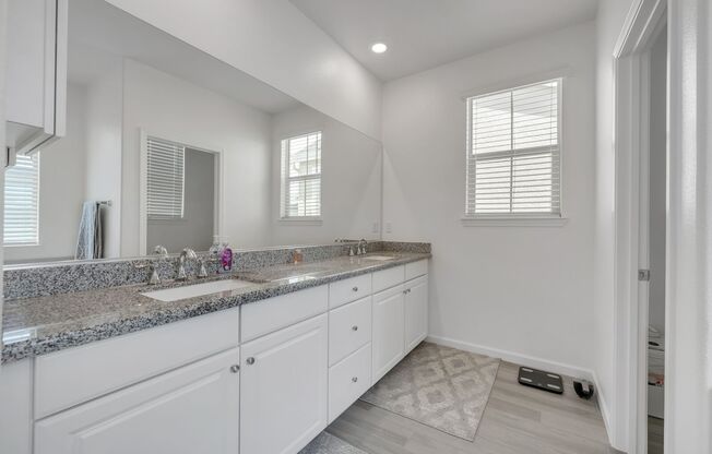 4 beds, 3 baths, $2,900