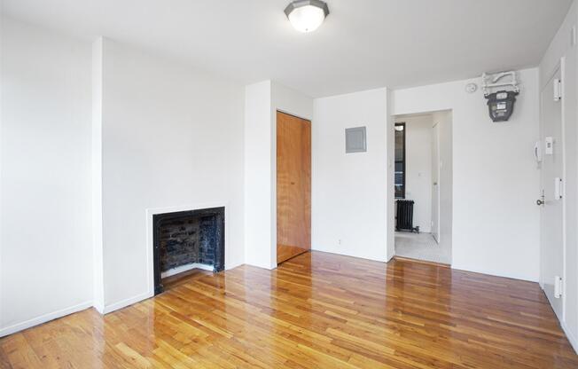 18 Cornelia St #10
