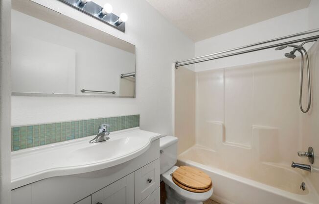 1 bed, 1 bath, 582 sqft, $1,300, Unit Unit 326