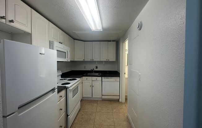 LIMITED SPECIAL: Lease by 10/31 and get half of your first full month RENT FREE!!!