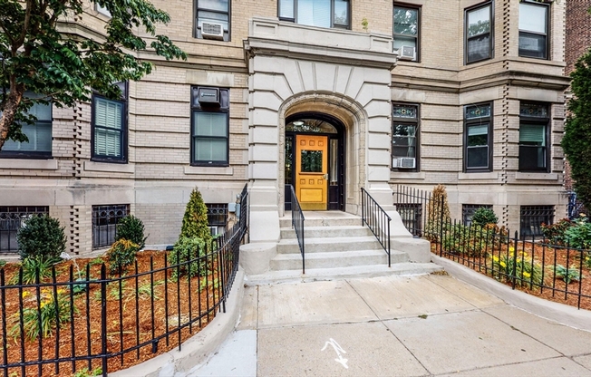 Studio, 1 bath, 425 sqft, $2,250, Unit 10