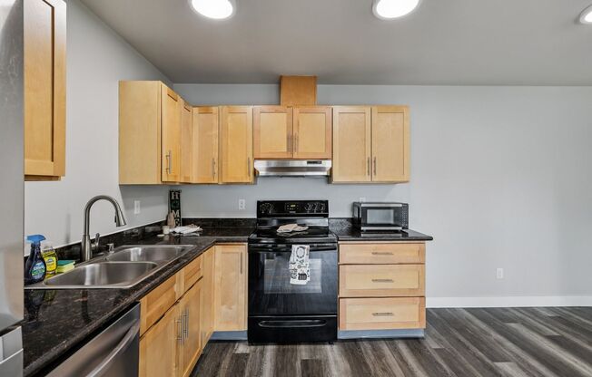 2 beds, 2 baths, 951 sqft, $1,795, Unit 901-2F