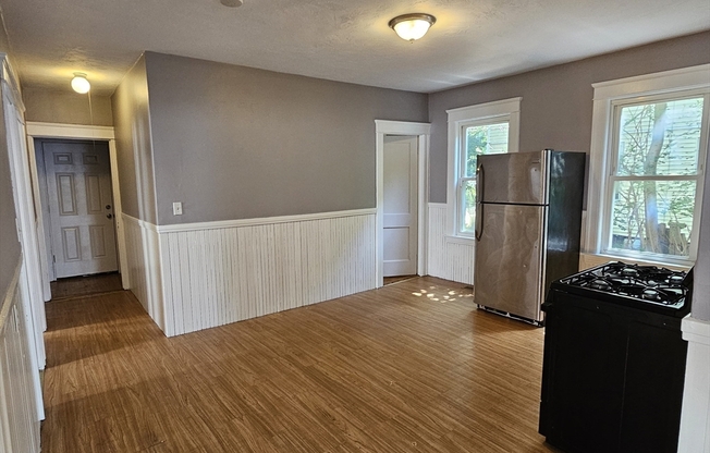 3 beds, 1 bath, 1,342 sqft, $2,100, Unit 2