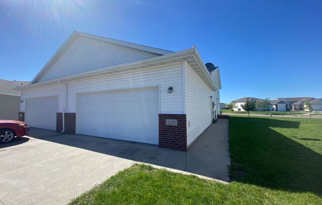 Spacious South Moorhead Twinhome with Double Garage & Prime Location!