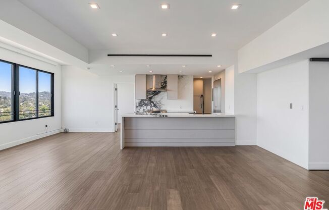 2 beds, 2.5 baths, 1,372 sqft, $6,495, Unit 1812
