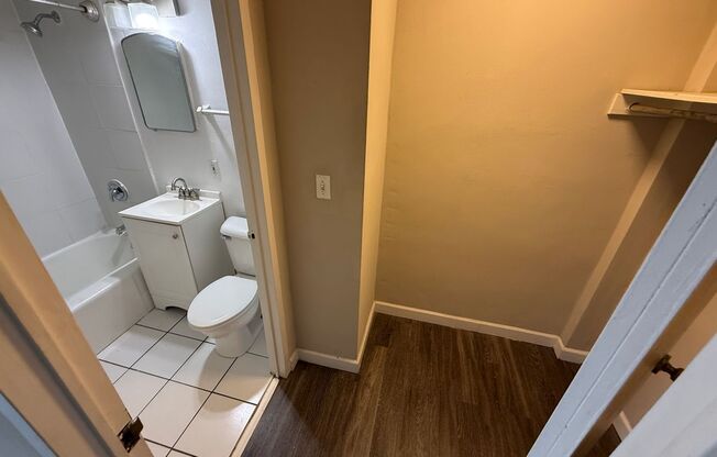 Studio, 1 bath, 400 sqft, $850, Unit #111
