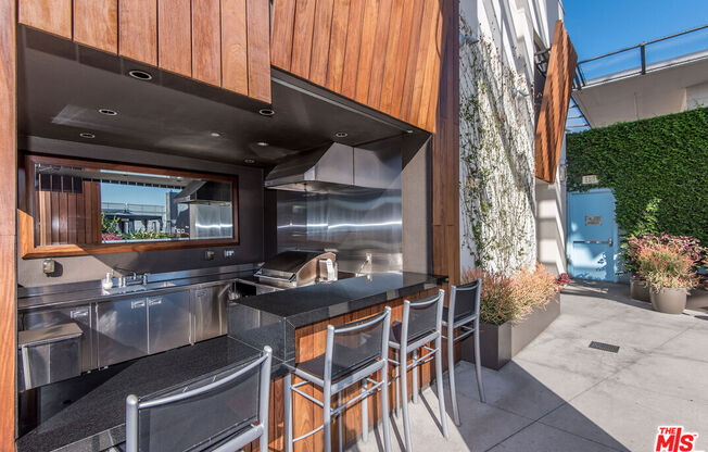 1 bed, 2 baths, 1,400 sqft, $5,500, Unit 10L