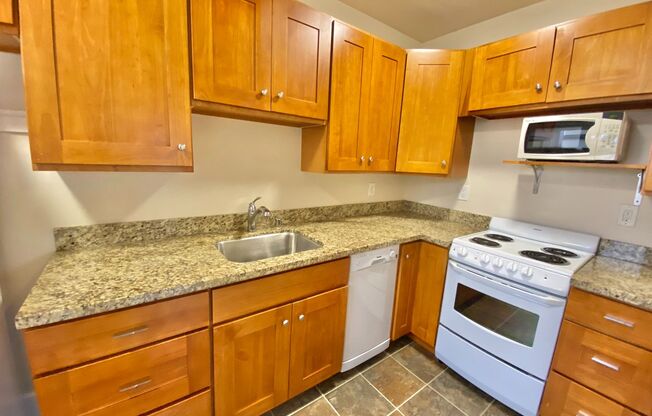 Studio, 1 bath, 438 sqft, $1,395, Unit 302