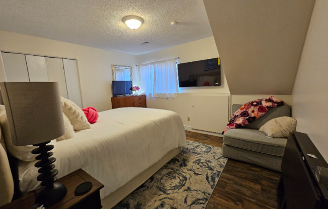 8060 WOODY CRK DR