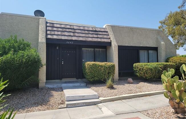 FANTASTIC SINGLE-STORY TOWNHOME JUST MINUTES FROM THE STRIP!!!
