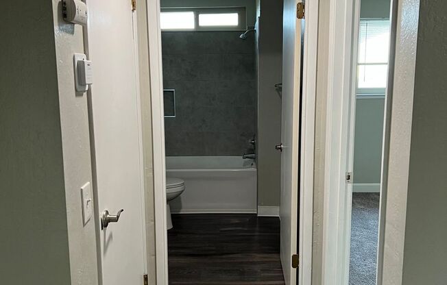 1 bed, 1 bath, 605 sqft, $1,150, Unit B28
