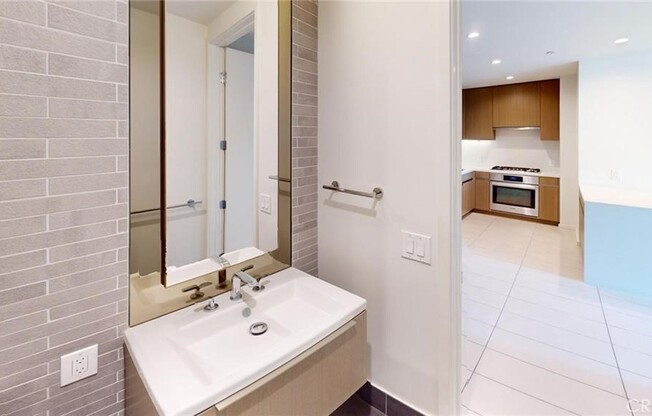 1 bed, 2 baths, 780 sqft, $3,300, Unit 2501