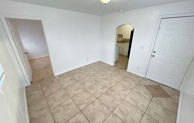 Charming  2Bed/1.5 Bath Duplex located in Las Vegas