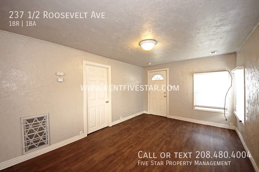 237 1/2 ROOSEVELT AVE