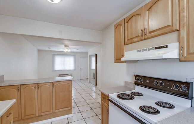 Studio, 1 bath, 420 sqft, $1,825, Unit 4
