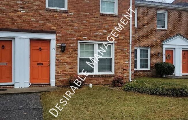19 TOWNE SQ DR