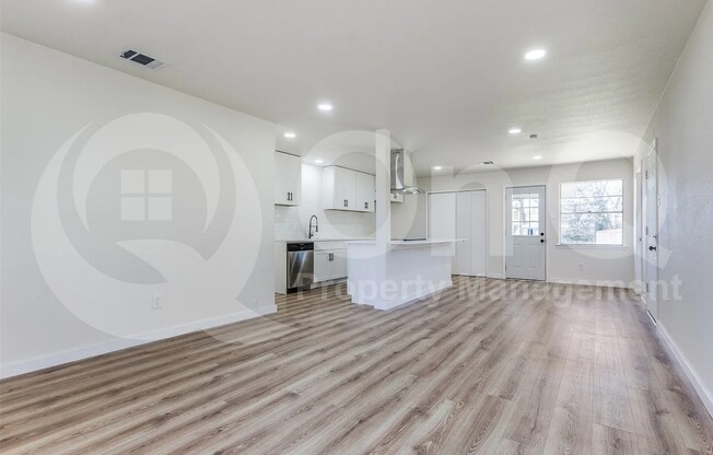 1207 CRESTRIDGE DR