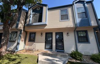 $0 DEPOSIT OPTION!!!  BEAUTIFULLY UPDATED, TWO STORY TOWNHOME, VAULTED CEILINGS, REMODELED KITCHEN, PRIVATE PATIO!