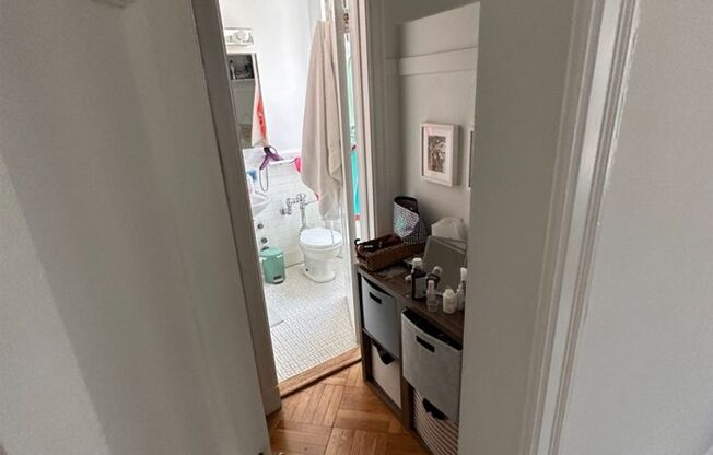 1 bed, 1 bath, $1,700, Unit 206