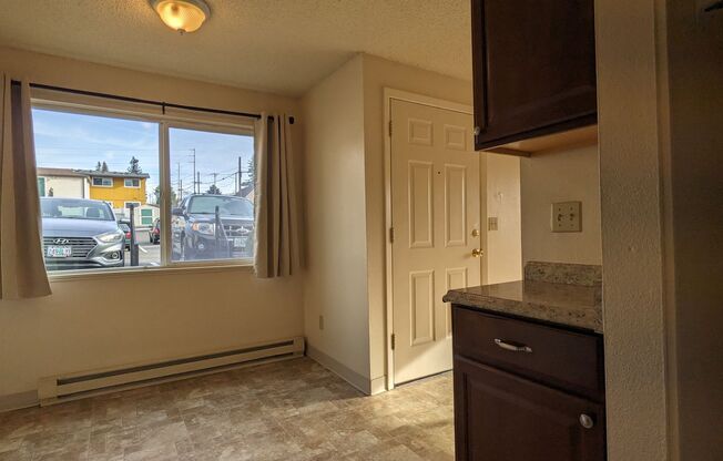 2 beds, 1 bath, 717 sqft, $1,275, Unit 1