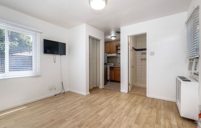 San Diego Two Weeks FREE PRIVATE DETACHED STUDIO • PRIVATE FENCED YARD • GOLDEN HILL
