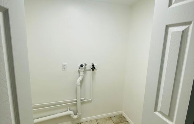3 beds, 2 baths, 1,235 sqft, $2,720, Unit 1336 Peach Avenue Unit B
