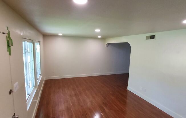 Nice 3 bedroom condo near CSUS.  Available for move in this month.