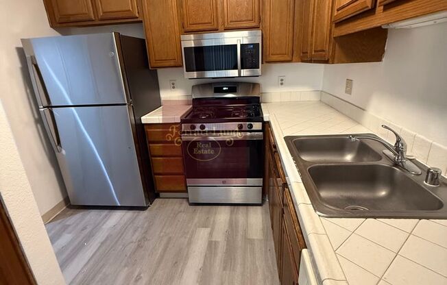 Move in special - 2 bedroom townhome in Sparks & pets welcome, by Reed Highschool - Kay DeAlba Property!!