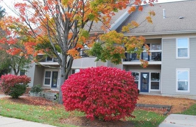 Pine Lane Estates Apartments Exterior