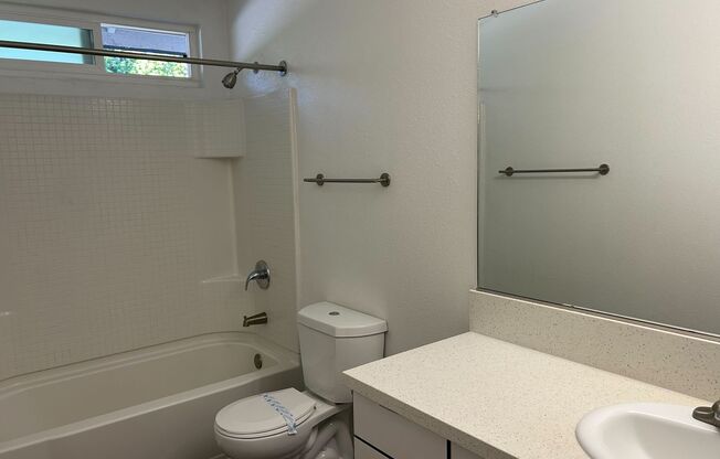1 bed, 1 bath, 695 sqft, $2,365, Unit D020