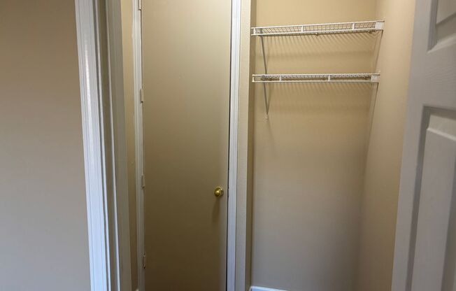 4 beds, 4 baths, $2,400, Unit UNIT 422