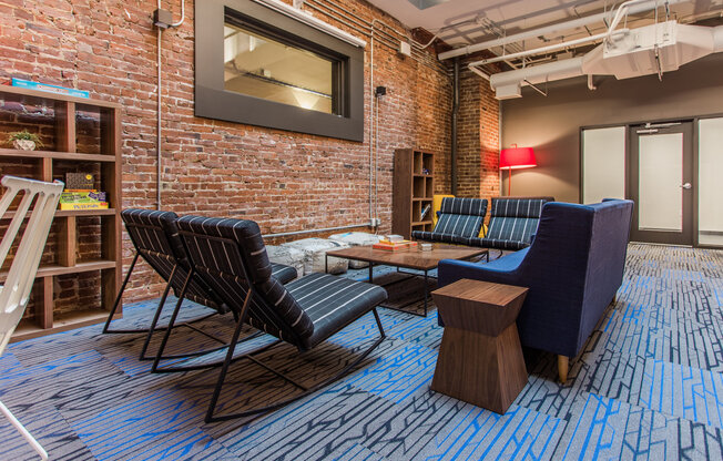 Studio, 1 bath, 289 sqft, $899, Unit 202