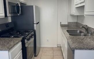 2 beds, 2 baths, $2,985, Unit 05