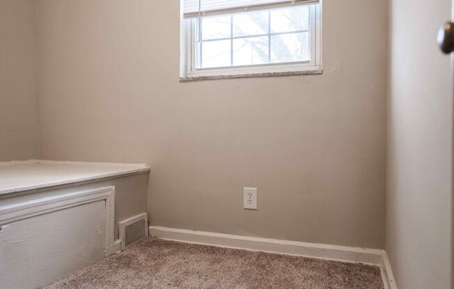 2 beds, 1 bath, 995 sqft, $1,299, Unit I136