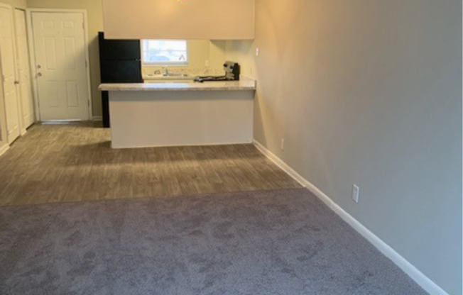 2 beds, 2 baths, 950 sqft, $1,275, Unit Unit 42