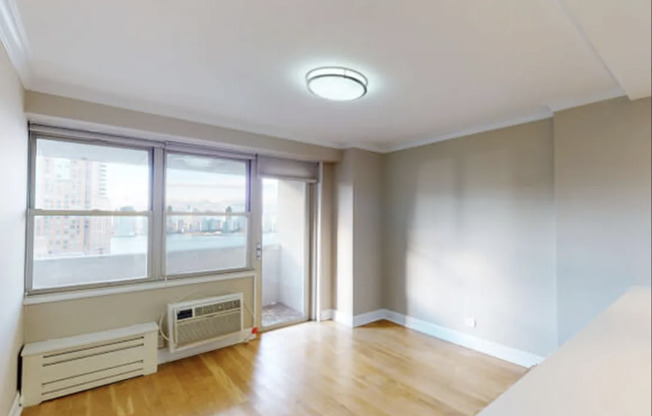 3 beds, 2 baths, $9,395, Unit 35B