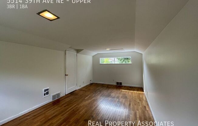 5514 39th Ave NE