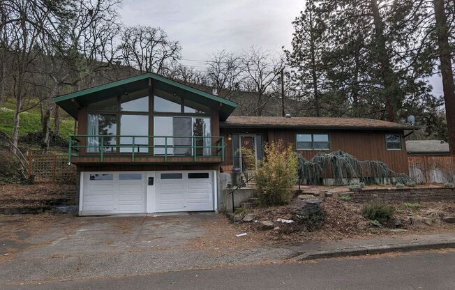 4 Bedroom 3 Bath home in The Dalles