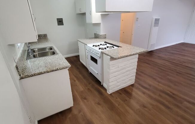 1 bed, 1 bath, $1,595, Unit 807