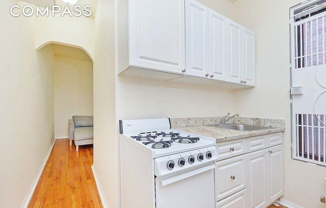 270 E 78 ST