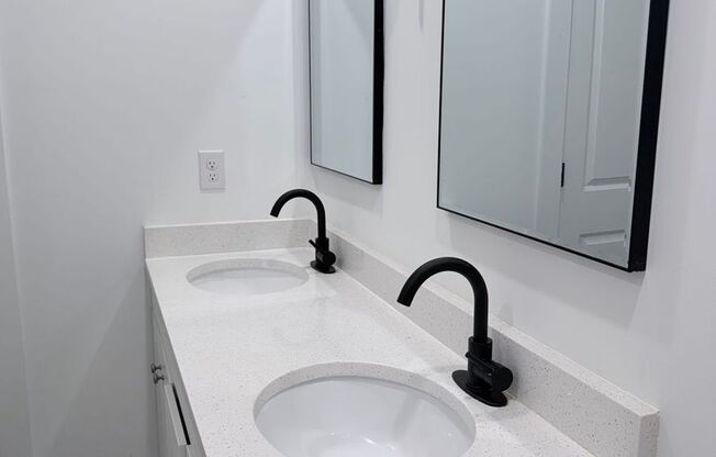 3 beds, 2.5 baths, 1,366 sqft, $1,599, Unit 1515